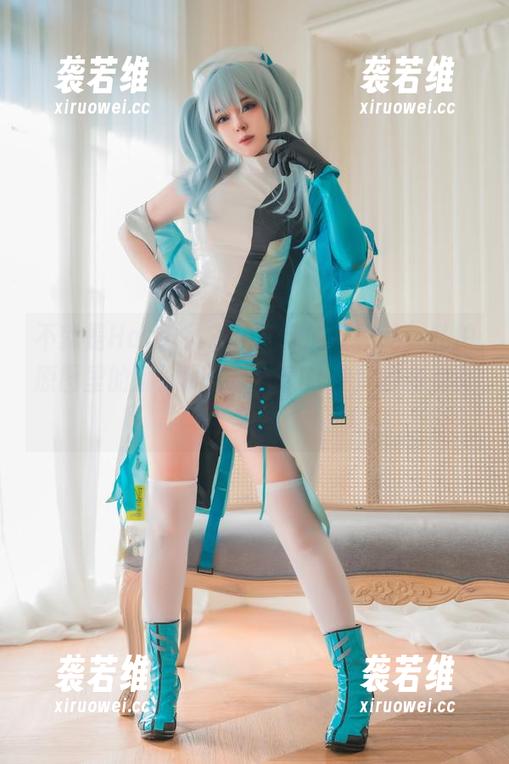 Hatori Sama 不就是Hatori Sama穿的红裙吗,私拍原图里的那份随性,反倒让我觉得特别真实。